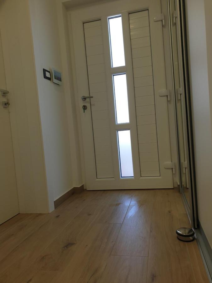Eximius Apartment Pula Buitenkant foto