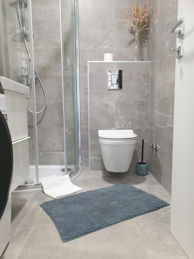 Eximius Apartment Pula Buitenkant foto