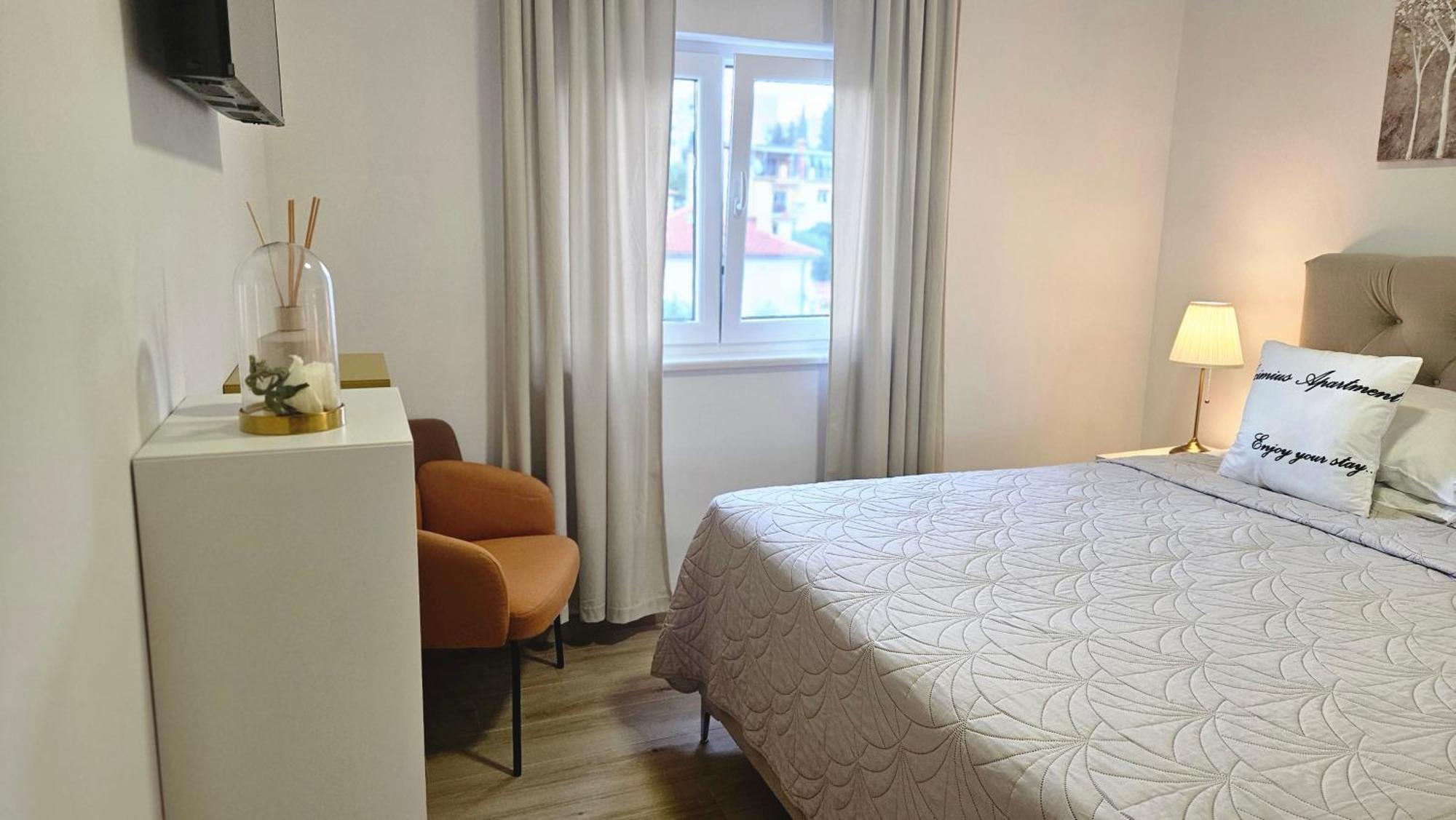 Eximius Apartment Pula Buitenkant foto